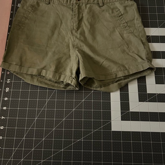Forever 21 Other - Forever 21 Green Relaxed Fit Shorts